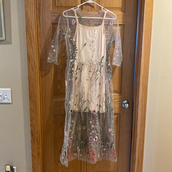 Floral embroidered midi dress - Picture 2 of 3